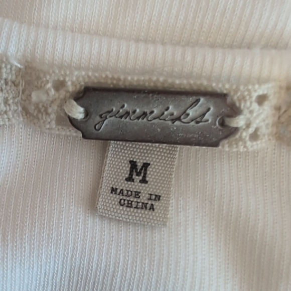 Gimmicks by BKE Elegant Cream V-Neck Tank Top M                            -809A - Picture 5 of 7